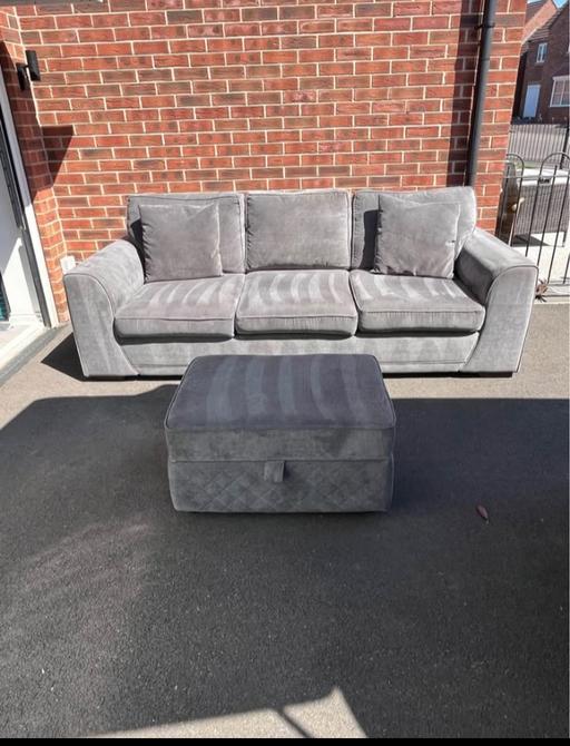 Buy & Sell Deansgate Manchester - Photos for Three seater sofa with footstool can deliver