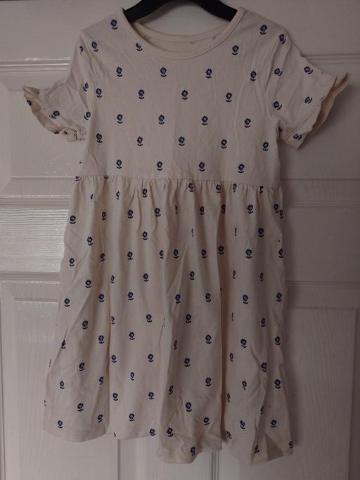  — Girls white dress size 5-6 years