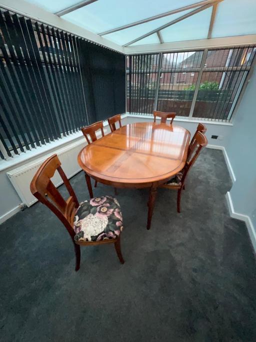 Buy & Sell Ossett Wakefield - Photos for Dining table and six chairs