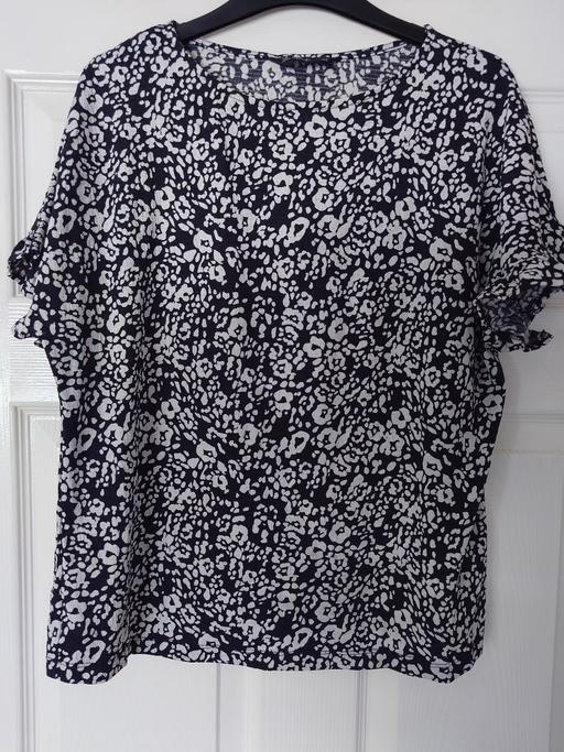 Buy & Sell Woodthorpe Charnwood - Photos for Women's black/white top size 16