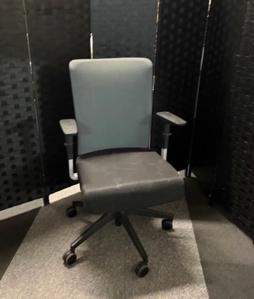 Buy & Sell Waddon South East London - Photos for office chair Actiu black grey mesh back