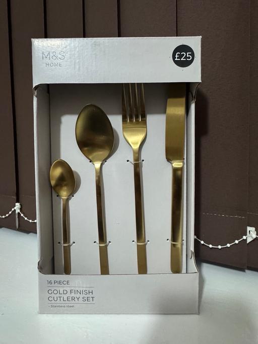 Buy & Sell Springhead Oldham - Photos for 16 pieces M&S cutlery set gold