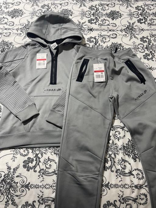  — Nike air max grey tracksuit junior boys L