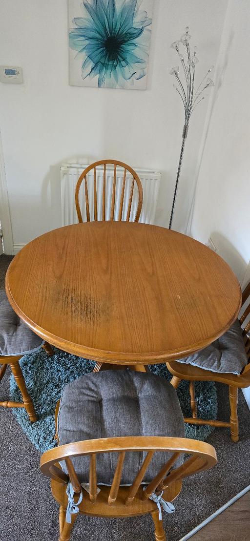 Buy & Sell Langley Maidstone - Photos for Round pedestal dinning table and four chairs
