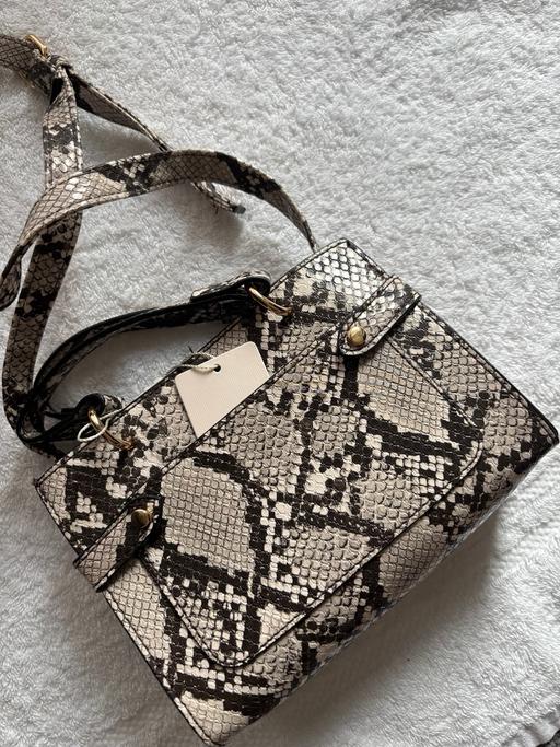 Buy & Sell Penn Wolverhampton - Photos for Snakeskin style cross body bag BMWT