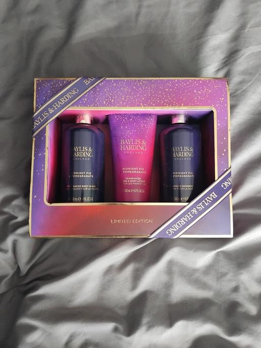  — Gift Set.