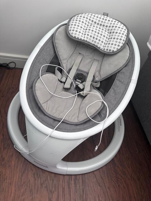  — Baby swing chair/rocker