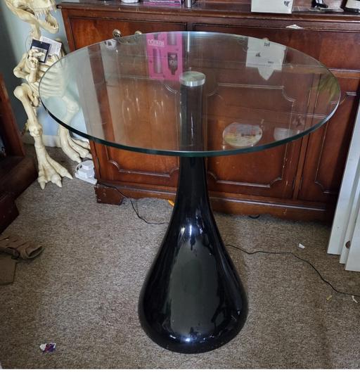 Buy & Sell Byfleet Woking - Photos for Glass round side tables set of 2.