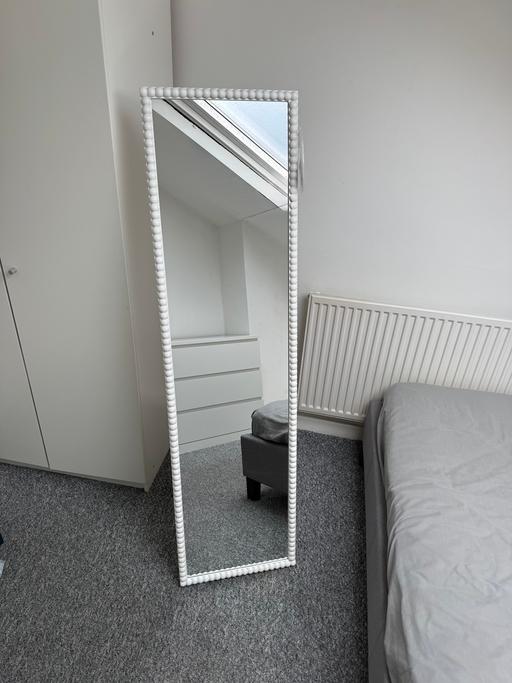 Buy & Sell Finstall Bromsgrove - Photos for Dunelm Freestanding White Full Length Mirror