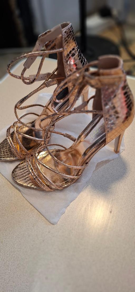  — Ladies Heels 