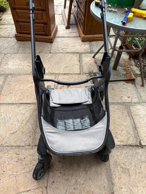  — Nuna pram