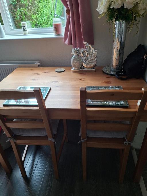 Buy & Sell Brinsford South Staffordshire - Photos for Table & 4 chairs with cousions