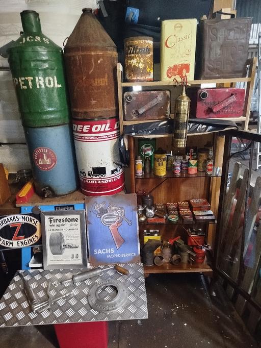 Buy & Sell Hockley Tamworth - Photos for Large Collection Of Vintage Oil Cans & Signs