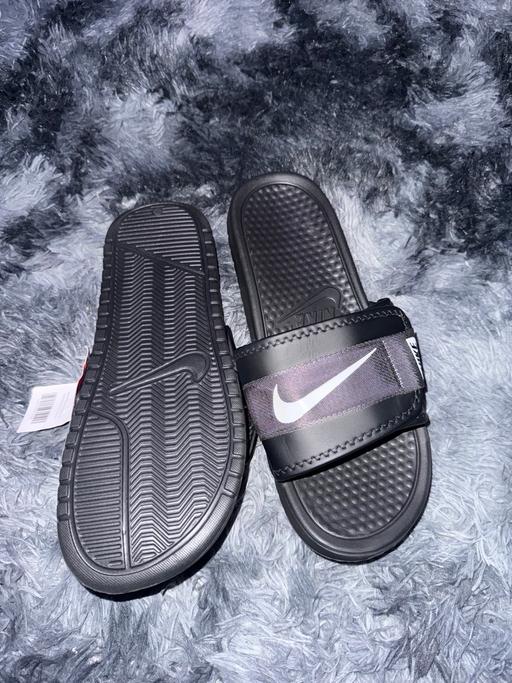  — Nike sliders