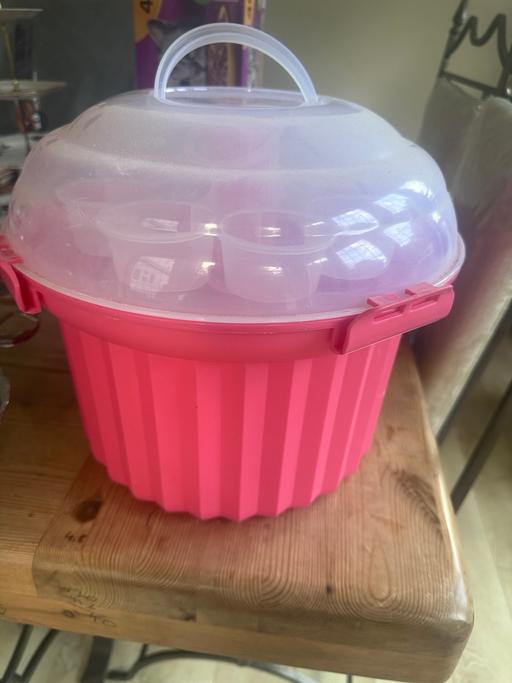 Buy & Sell Belmont Sutton - Photos for Cupcake box