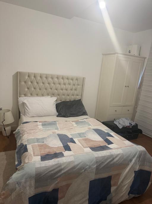 Buy & Sell Barking Barking and Dagenham - Photos for Small Double Bed Frame with Tufted Headboard