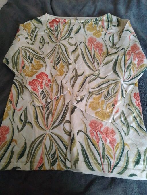  — ladies top