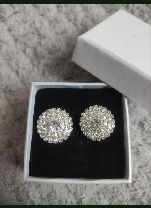 Buy & Sell Grafton Street Industrial Estate West Northamptonshire - Photos for White crystal earrings