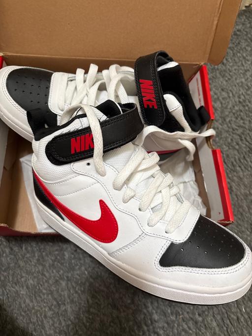  — Nike Court Borough Mid 2 (Size UK 4)