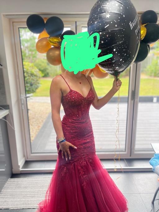  — To the nines size 6 red prom dress