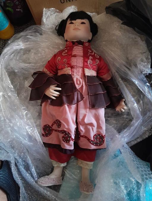  — Rare mei ling porcelain doll no box new
