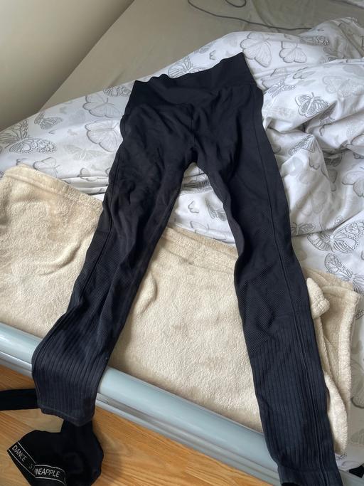  — Leggings