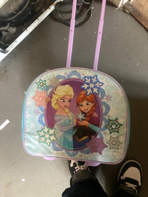  — Frozen suitcase, good condition, cheap