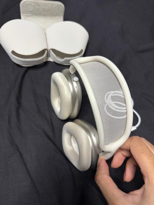 Buy & Sell Cockernhoe North Hertfordshire - Photos for Apple AirPods Max - starlight