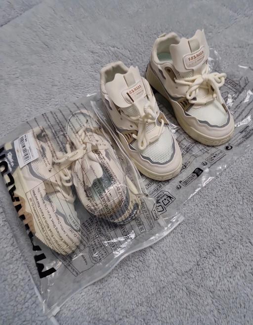 — 1 or 2 pairs of trainers