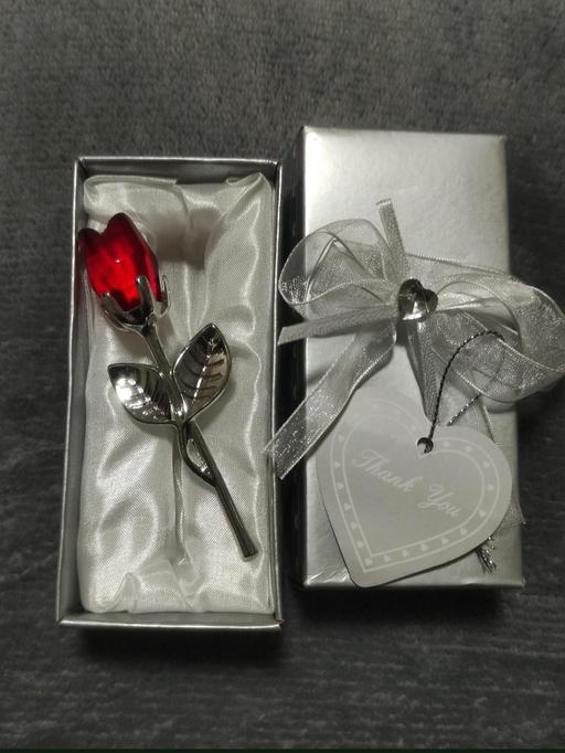 Buy & Sell Grafton Street Industrial Estate West Northamptonshire - Photos for Small crystal glass rose flower