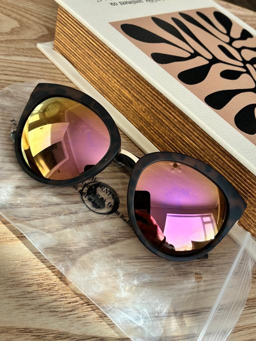  — Riverisland sunglasses