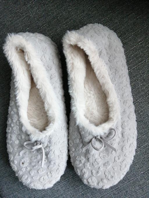  — ladies size *4*