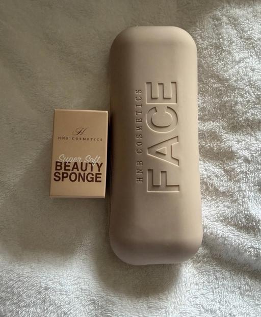  — HNB face brush