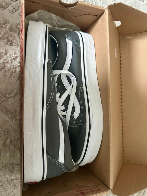  — brand new women vans