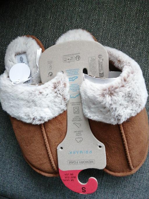  — ladies size *3/4 *