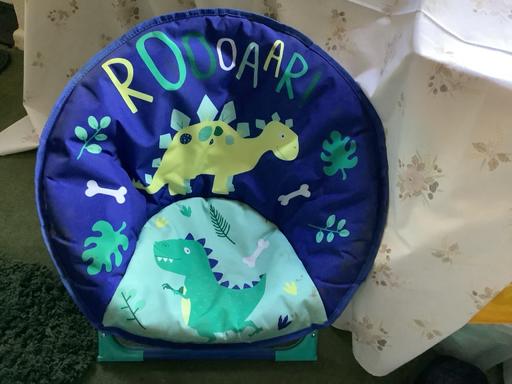  — Dinasaur chair
