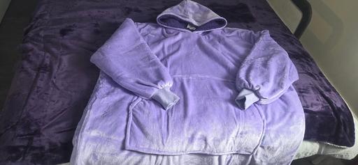  — oodie oversized wearable blanket