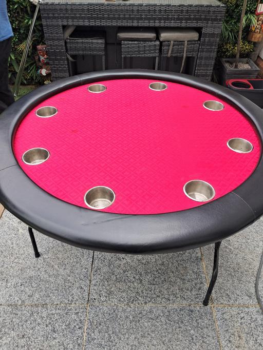  — Foldable poker table