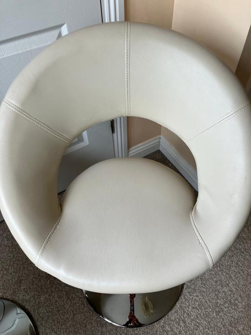 Buy & Sell Woodside South East London - Photos for 2x beige faux leather bucket dining chairs