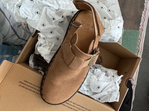  — Sandal