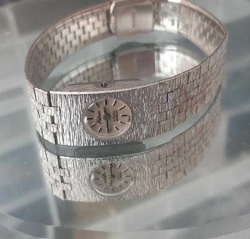  — vintage ladies 17 jewel helvex watch