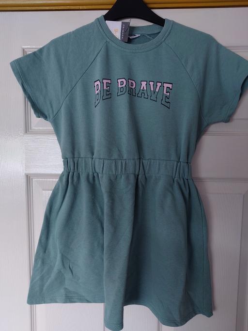  — Girls green dress size 9-10 years