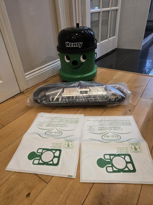 Buy & Sell Chigwell Epping Forest - Photos for Henry hoover NUMATIC 1100w