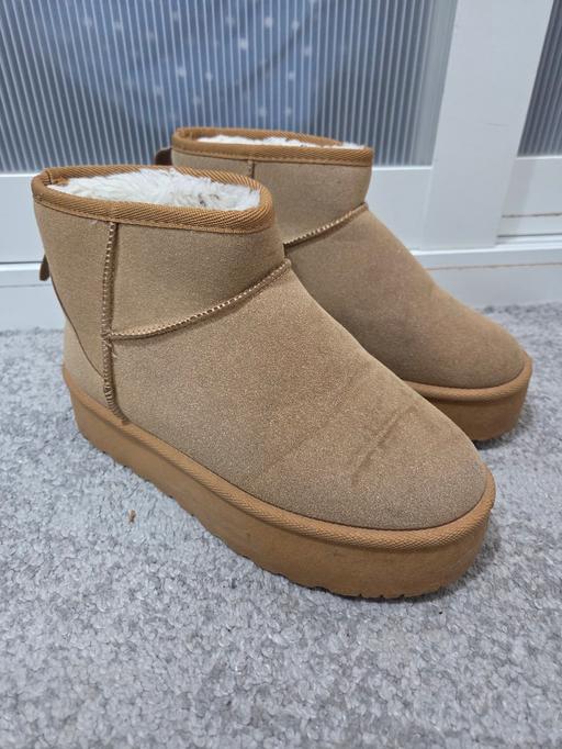  — Size 8 ladies boots
