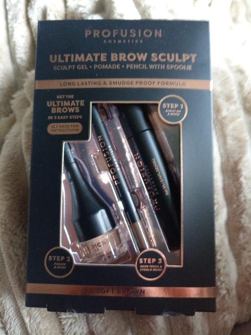  — ultimate brow kit.. Soft Brown 