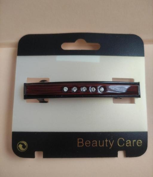  — Hair clip