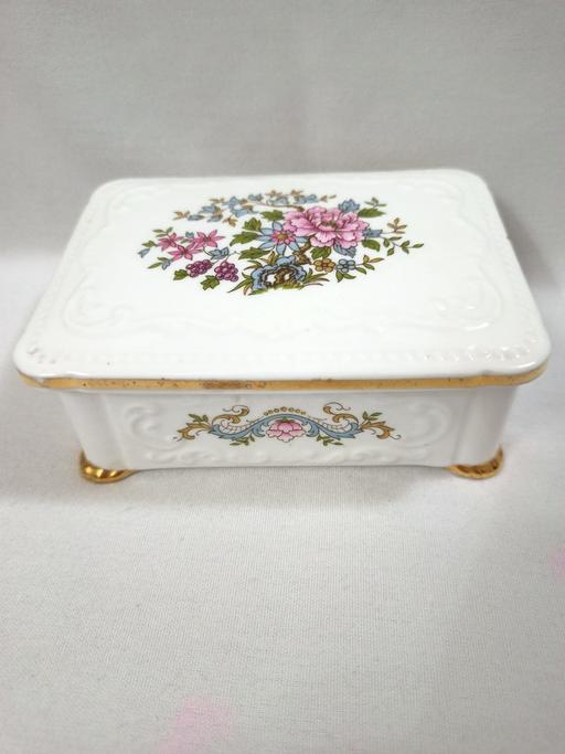 Buy & Sell Hall Green Birmingham - Photos for VINTAGE PARAGON FINE BONE CHINA TRINKET BOX.