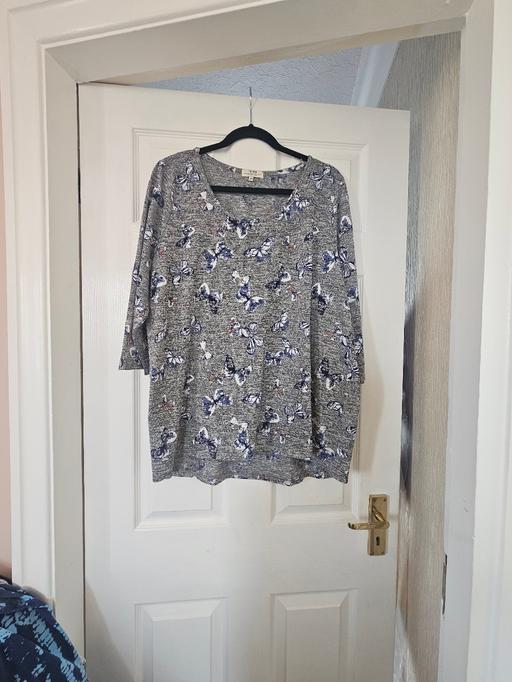 Buy & Sell Newton Doncaster - Photos for Butterfly top, size 20..like new