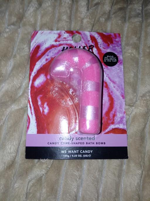  — Candy cane bath bomb
