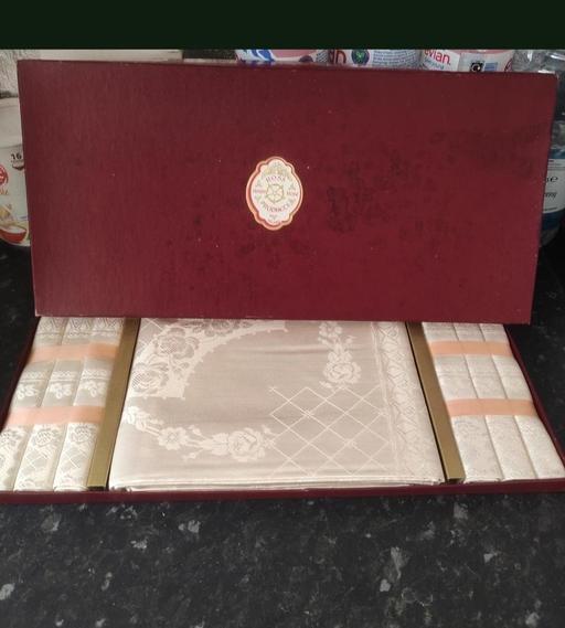 Buy & Sell Grafton Street Industrial Estate West Northamptonshire - Photos for Beautiful table cover with 6 napkins